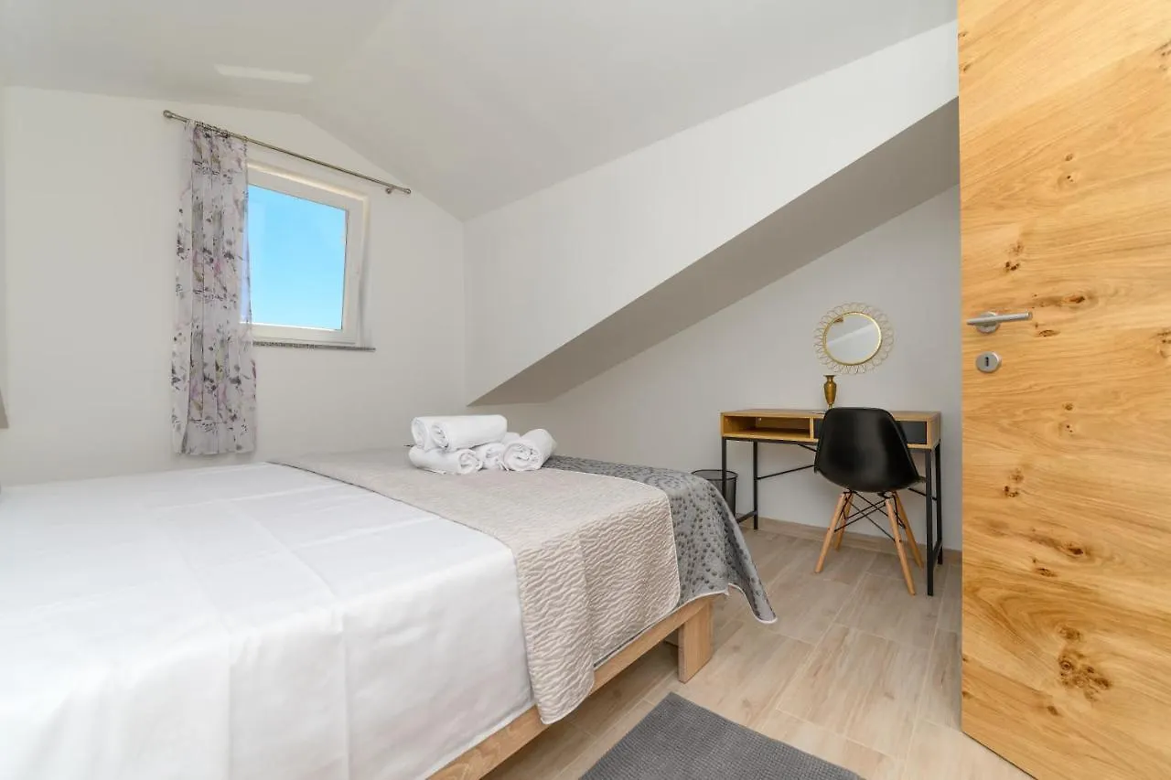 *** Guest house Apartments Forever Miholascica Croatia