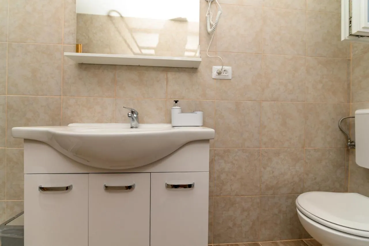 Apartments Forever Miholascica Guest house