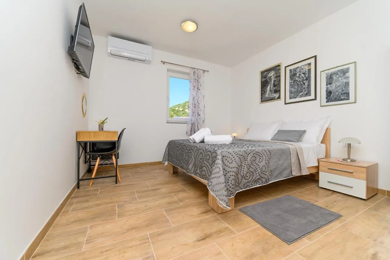 *** Guest house Apartments Forever Miholascica Croatia