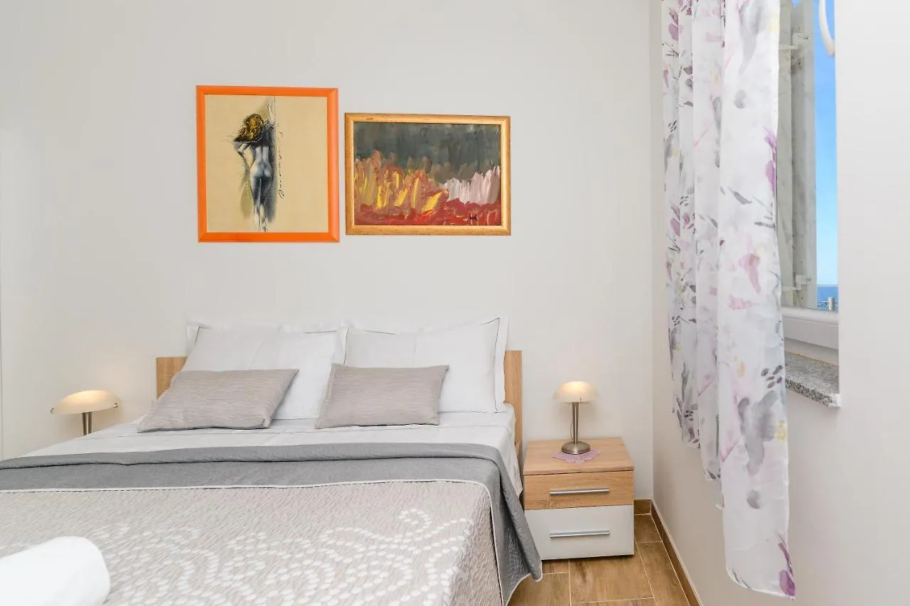 Apartments Forever Miholascica Guest house