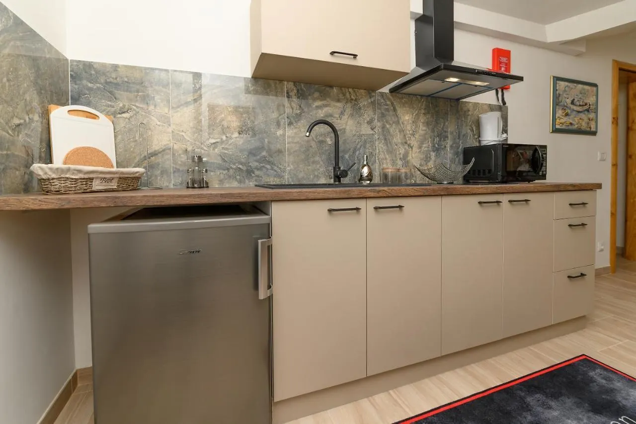 Apartments Forever Miholascica Guest house