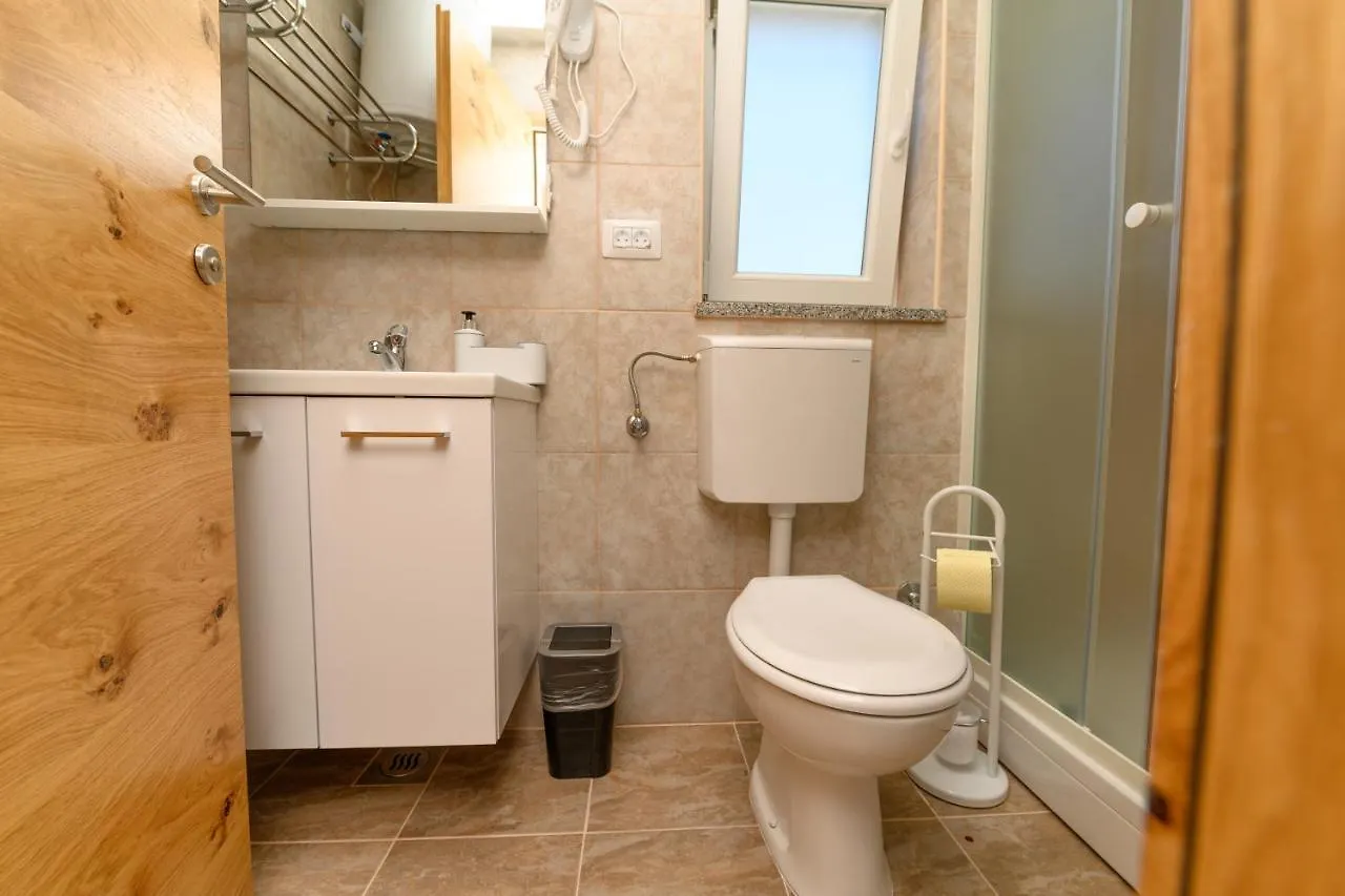 Apartments Forever Miholascica Guest house