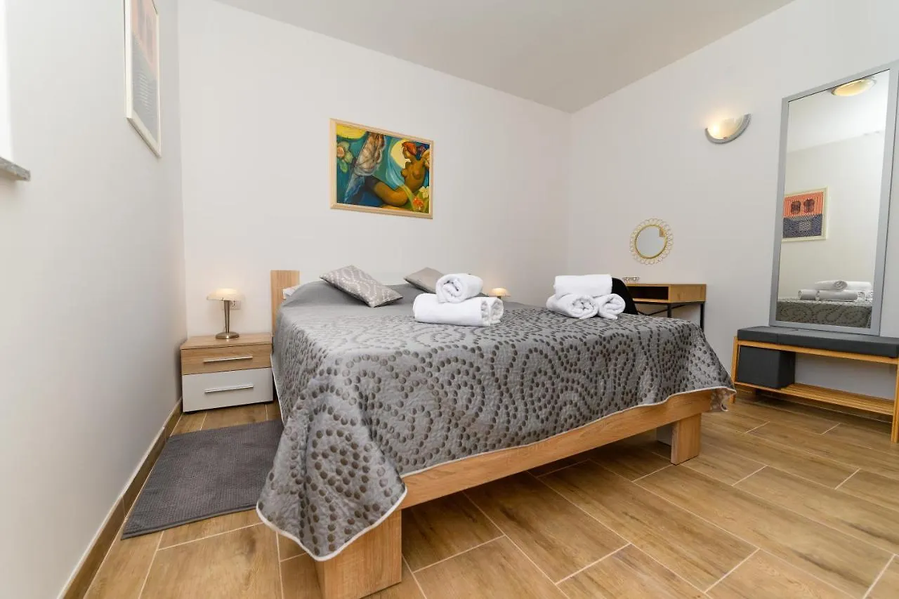 Apartments Forever Miholascica Guest house